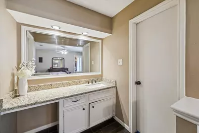 2043 Middle Creek Drive, Houston, TX 77339 - Photo 9