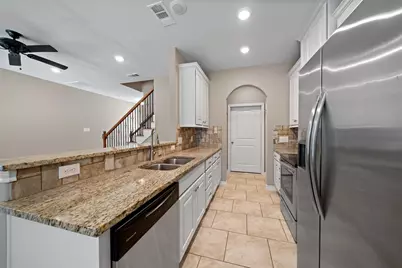 1413 E April Villas #B, Montgomery, TX 77356 - Photo 9