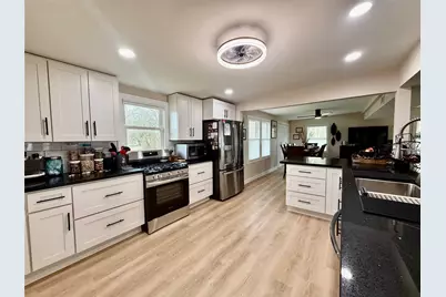 302444 Plantation, Damon, TX 77430 - Photo 13