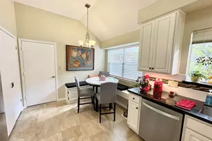 918 Peach Blossom Dr, Pearland, TX 77584 - Photo 9