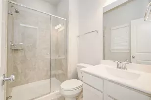 9624 Cambridge Manor Ln, Houston, TX 77045 - Photo 7