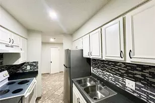 9317 Pagewood Ln, Houston, TX 77063 - Photo 15