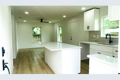 9110 Heatherside Street, Houston, TX 77016 - Photo 3