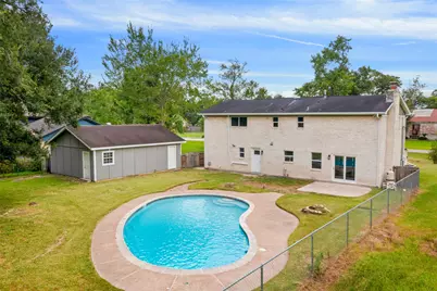 1325 Oak Hollow Drive, Dickinson, TX 77539 - Photo 27