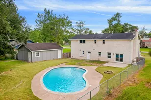 1325 Oak Hollow Dr, Dickinson, TX 77539 - Photo 27