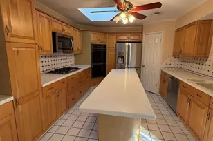 4027 W Summit Valley Dr, Houston, TX 77082 - Photo 9