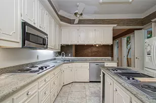 9712 Longmont Dr, Houston, TX 77063 - Photo 11