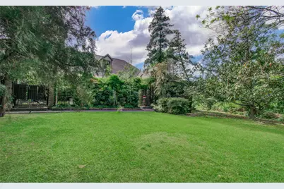 9712 Longmont Drive, Houston, TX 77063 - Photo 37