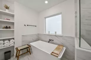 718 W Donovan St, Houston, TX 77091 - Photo 27