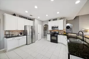 1818 High Falls Ln, Pearland, TX 77581 - Photo 11