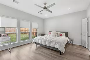 8407 James Franklin St, Houston, TX 77088 - Photo 9