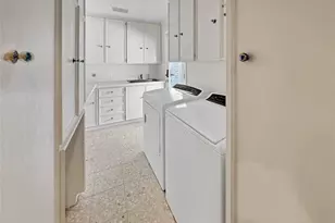 2320 Gramercy St, Houston, TX 77030 - Photo 41