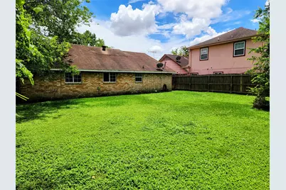 4518 Oak Shadows Drive, Houston, TX 77091 - Photo 11