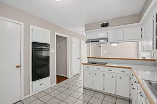 2038 Parkdale Dr, Houston, TX 77339 - Photo 9