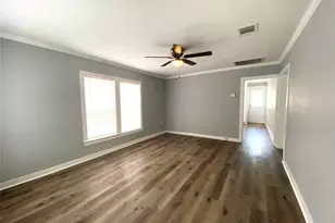 508 Lundy St, El Campo, TX 77437 - Photo 3