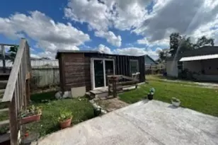 609 Firnat St, Houston, TX 77022 - Photo 7