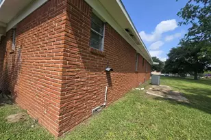 1824 Magnolia St, Liberty, TX 77575 - Photo 3