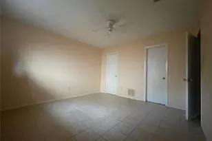 10751 Corona Ln, Houston, TX 77072 - Photo 11