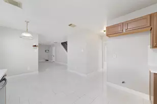 10831 Cayman Mist Dr, Houston, TX 77075 - Photo 9