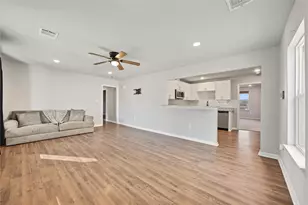 410 S Utah St, La Porte, TX 77571 - Photo 3