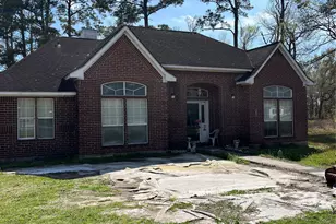 320 Commerce Ln, Highlands, TX 77562 - Photo 1