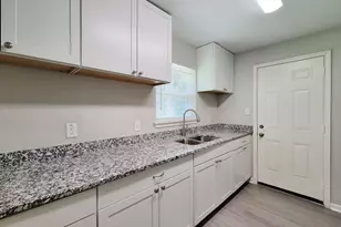 2810 Forest Oaks Blvd, Houston, TX 77017 - Photo 9