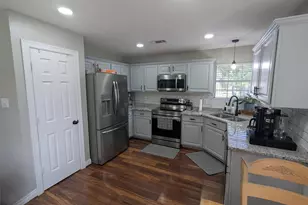 1035 N Colbert St, Dayton, TX 77535 - Photo 7