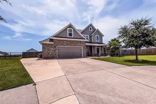 11922 Mulberry Dr, Mont Belvieu, TX 77535 - Photo 1