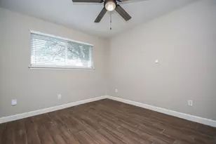 13607 Elm Ct, Sugar Land, TX 77498 - Photo 17