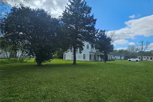 565 W Hartel St, Sour Lake, TX 77659 - Photo 3