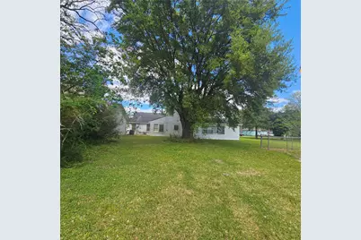 565 W Hartel Street, Sour Lake, TX 77659 - Photo 5