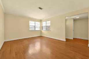 523 Oakdale Ave, Shoreacres, TX 77571 - Photo 3