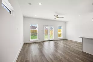 4512 Noble St, Houston, TX 77020 - Photo 9