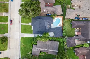 4111 Martinshire Dr, Houston, TX 77025 - Photo 5