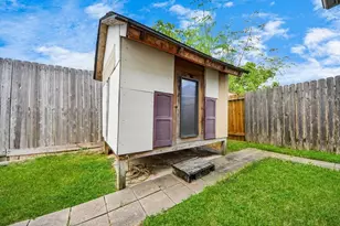 13918 Goodridge Dr, Houston, TX 77048 - Photo 17