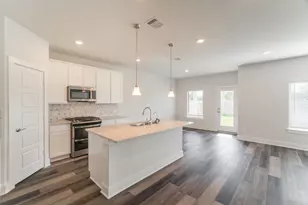 10313 S Goshawk Trl, Conroe, TX 77385 - Photo 5