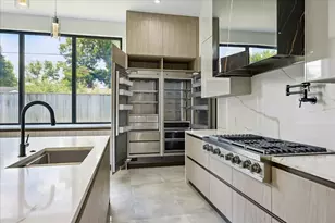 9909 Larston St, Houston, TX 77055 - Photo 11