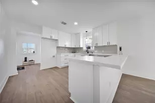 2221 Grover Ave, Galveston, TX 77551 - Photo 9
