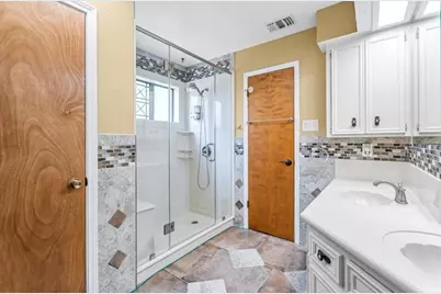 660 Hillcrest Drive, Huntsville, TX 77340 - Photo 29
