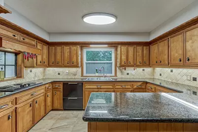 660 Hillcrest Drive, Huntsville, TX 77340 - Photo 17