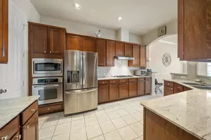 10610 Wallingford Pl, Houston, TX 77042 - Photo 9