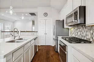 10604 Centre Glade Dr, Houston, TX 77043 - Photo 11