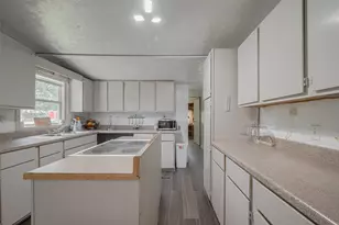 2316 Green Meadows Dr, Sealy, TX 77474 - Photo 17