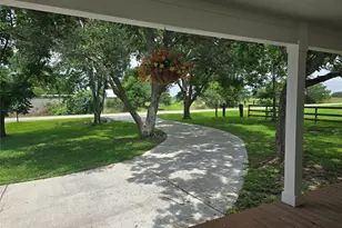 1585 Co Rd 237, Ganado, TX 77962 - Photo 5