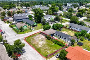 1401 Amundsen St, Houston, TX 77009 - Photo 1