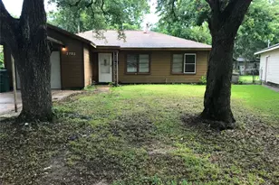 2702 N Camp Cir, La Marque, TX 77568 - Photo 1