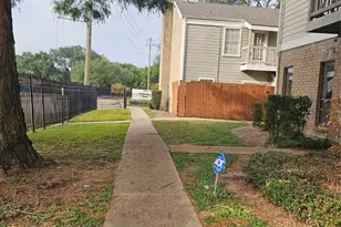 11710 Southlake Dr, Houston, TX 77077 - Photo 41