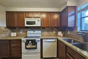 11710 Southlake Dr, Houston, TX 77077 - Photo 9