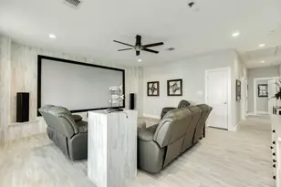 3827 Seabreeze Ln, Galveston, TX 77554 - Photo 33