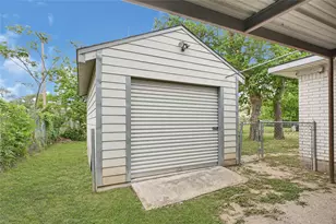 1014 Robinson St, Alvin, TX 77511 - Photo 27